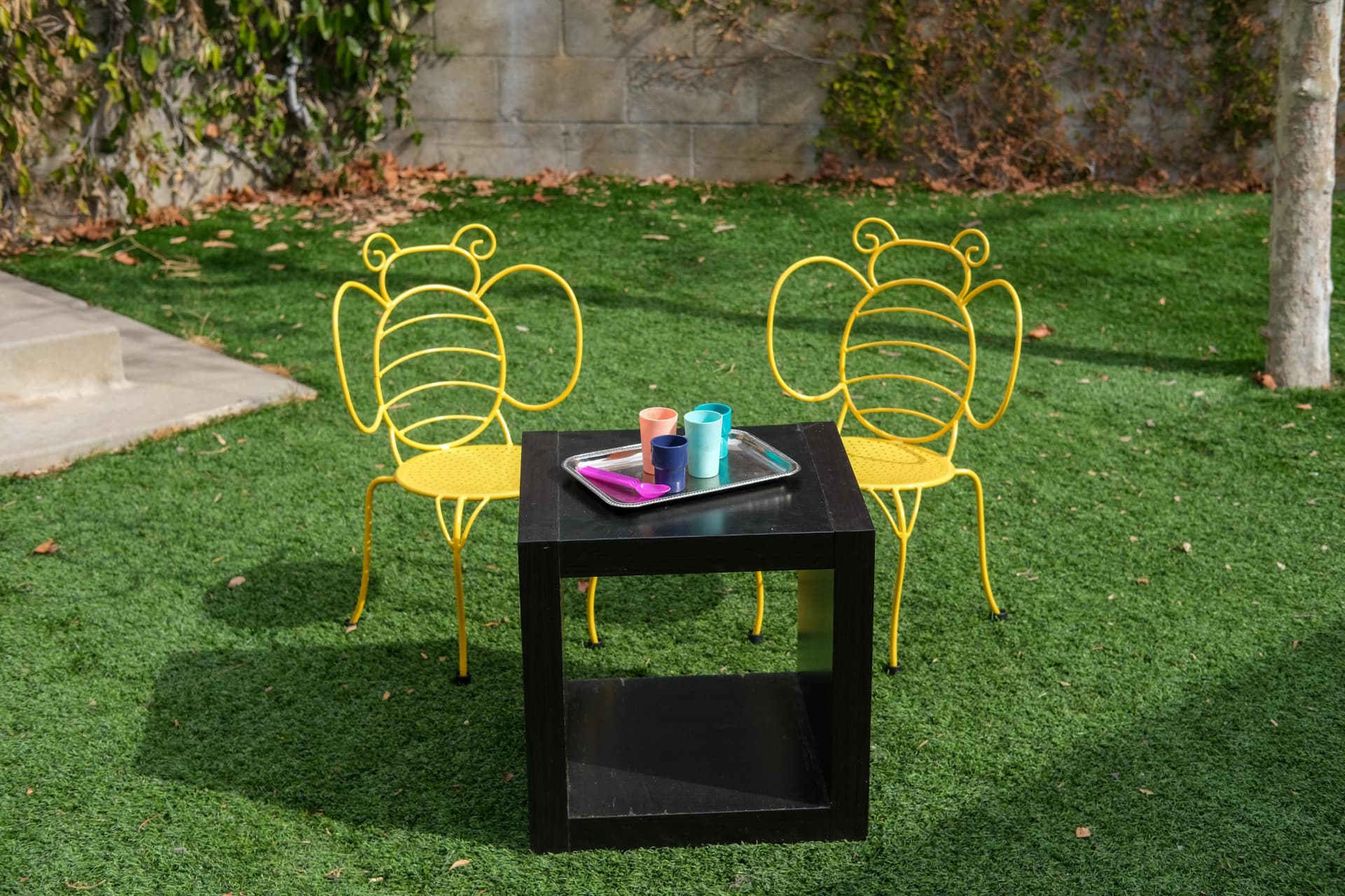 Bumblebee chairs in the garden